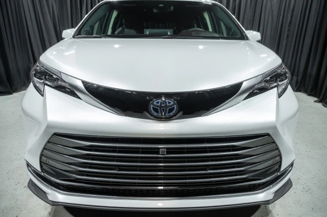 2024 Toyota Sienna 4th Gen - Image 2 of 12
