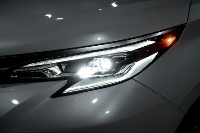 2024 Toyota Sienna 4th Gen - Image 8 of 12