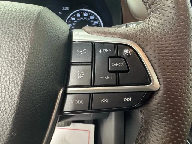 2024 Toyota Sienna 4th Gen - Image 16 of 21