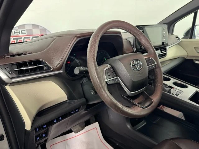 2024 Toyota Sienna 4th Gen - Image 10 of 12