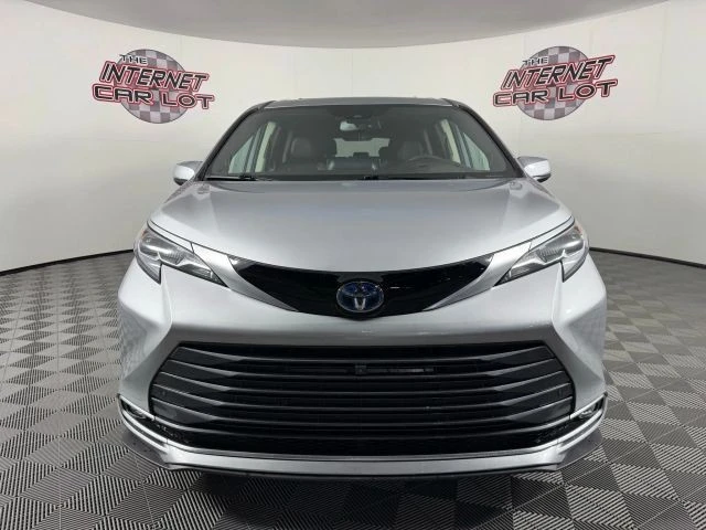 2024 Toyota Sienna 4th Gen - Image 2 of 12