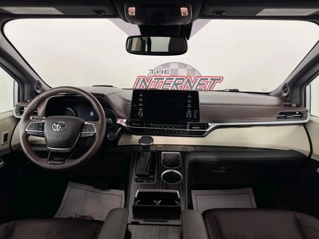 2024 Toyota Sienna 4th Gen - Image 11 of 12