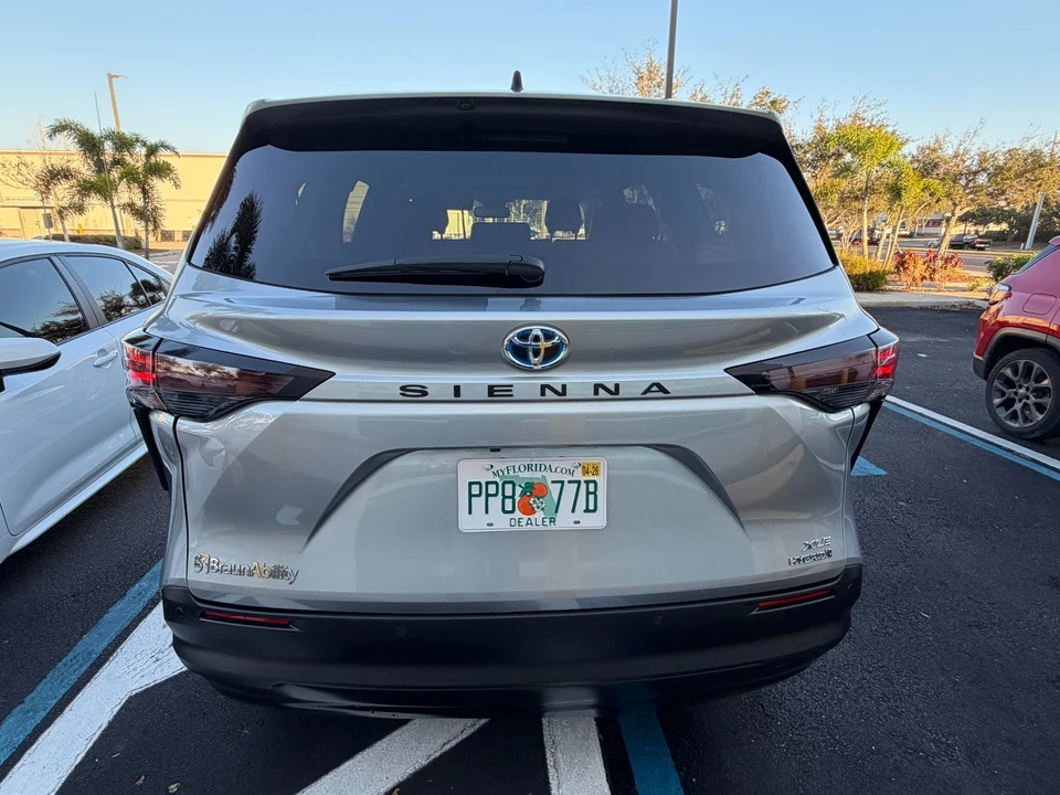 2024 Toyota Sienna 4th Gen - Image 7 of 21