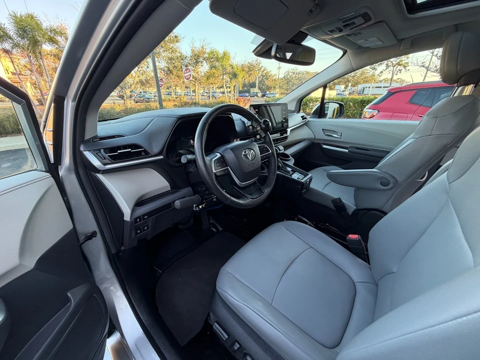 2024 Toyota Sienna 4th Gen - Image 19 of 21
