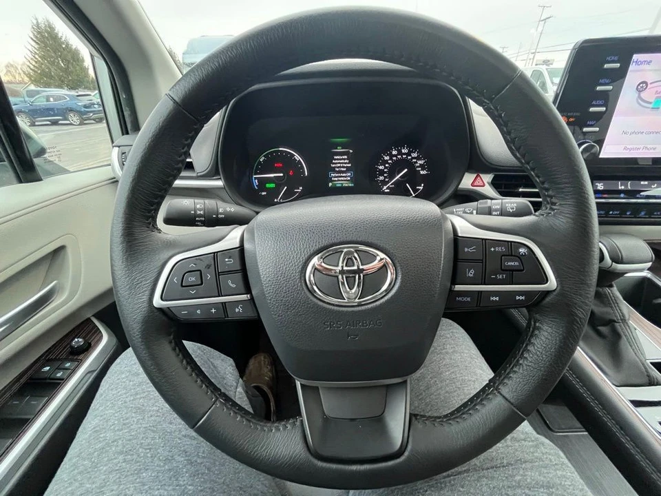 2024 Toyota Sienna 4th Gen - Image 11 of 12