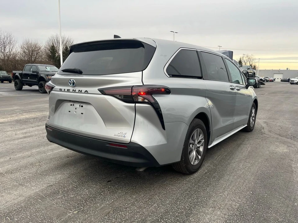 2024 Toyota Sienna 4th Gen - Image 3 of 12