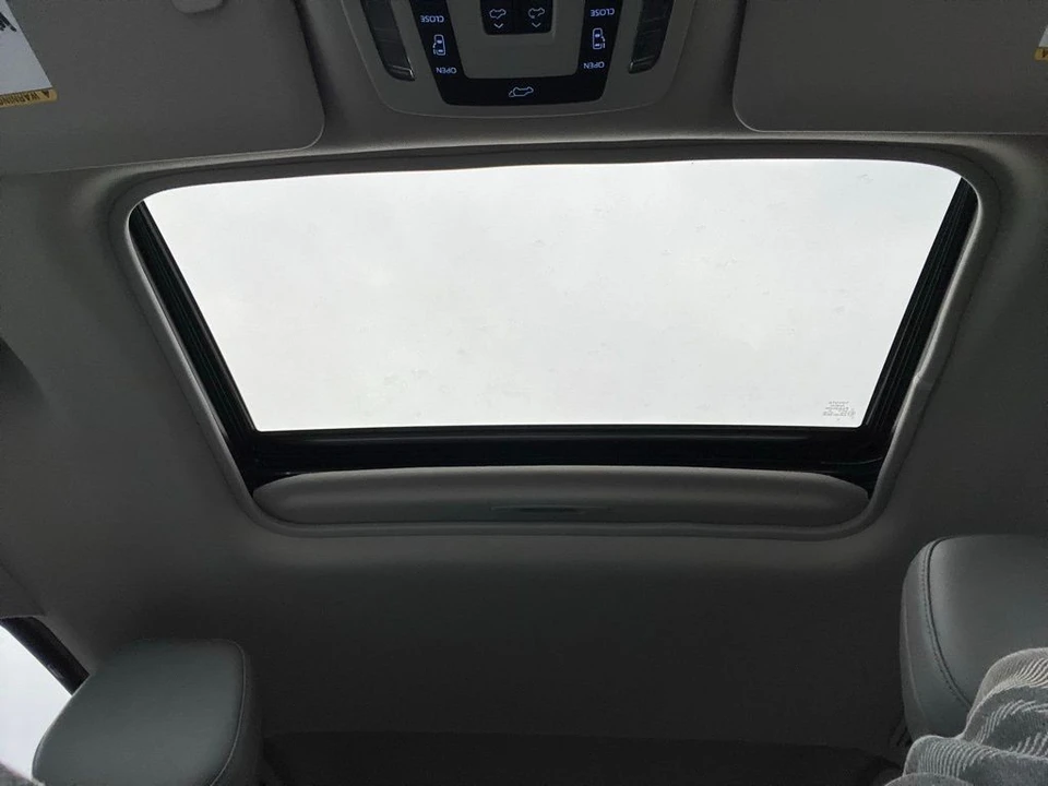 2024 Toyota Sienna 4th Gen - Image 12 of 12