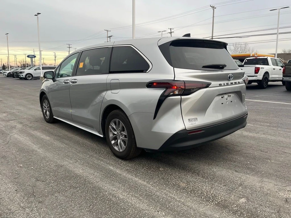 2024 Toyota Sienna 4th Gen - Image 6 of 12