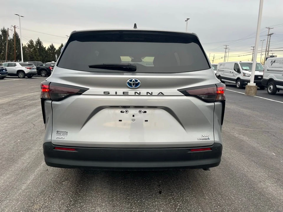 2024 Toyota Sienna 4th Gen - Image 4 of 12