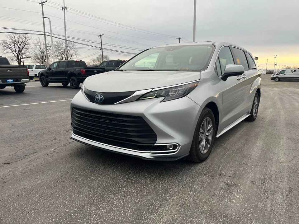 2024 Toyota Sienna 4th Gen - Image 8 of 12