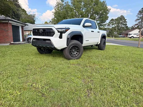 2024 Toyota Tacoma Double Cab TRD Off-Road Pickup 4D 5 ft
