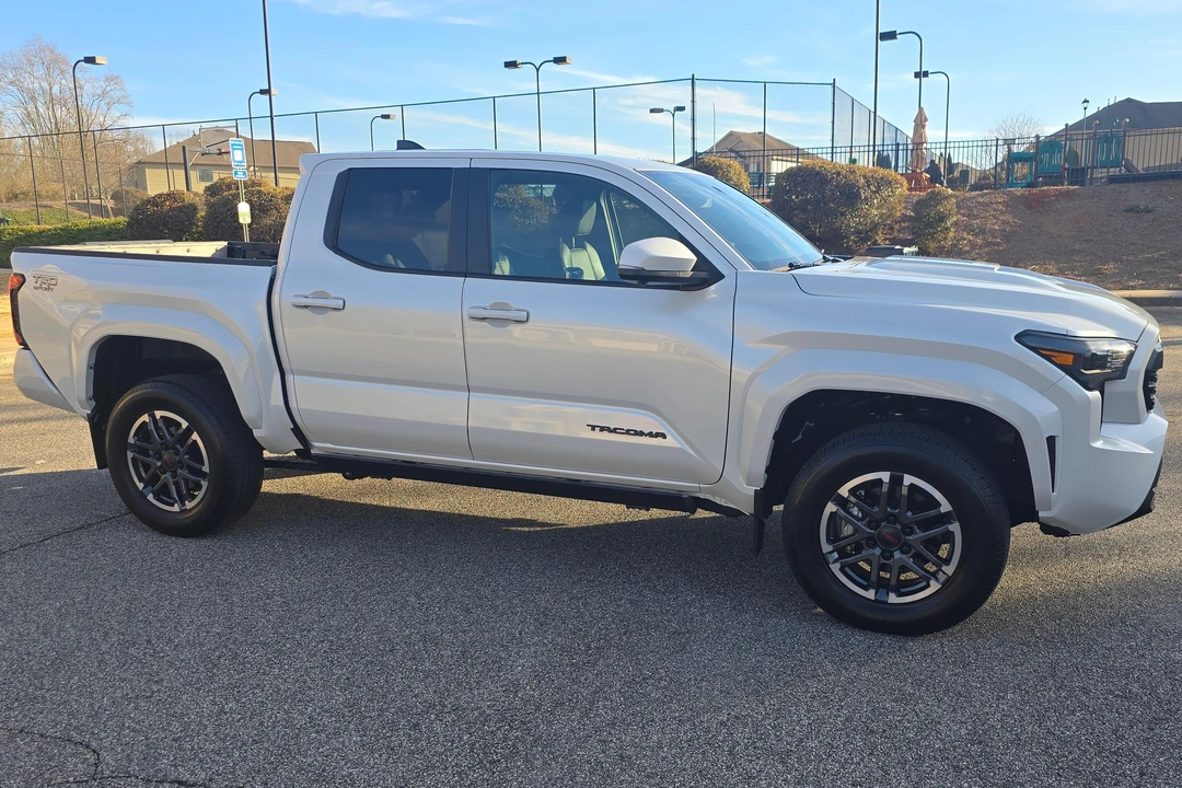 2024 Toyota Tacoma 4th Gen - Image 3 of 31