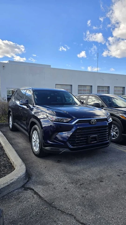 2024 Toyota Highlander - Image 2 of 6