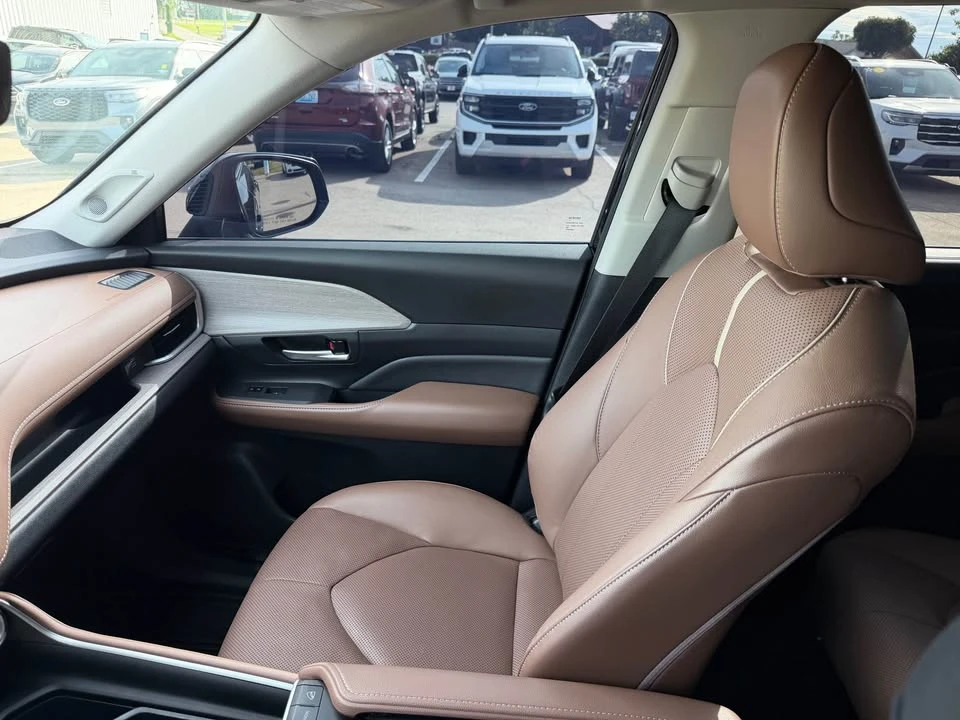 2024 Toyota Highlander - Image 9 of 10
