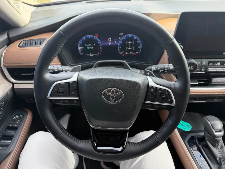 2024 Toyota Highlander - Image 7 of 10