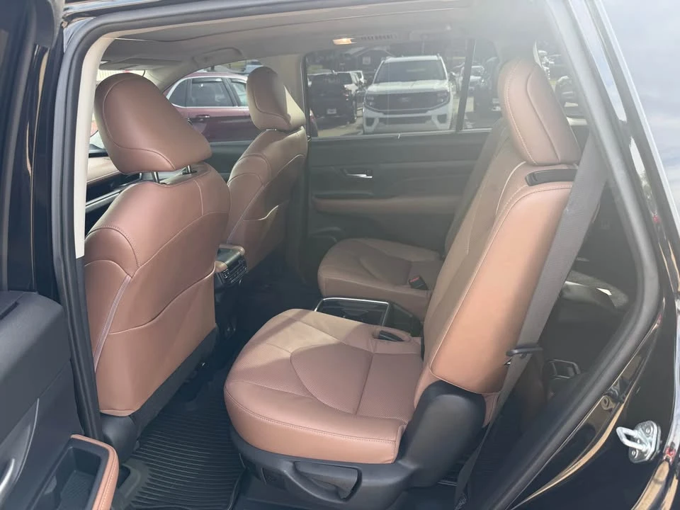 2024 Toyota Highlander - Image 5 of 10