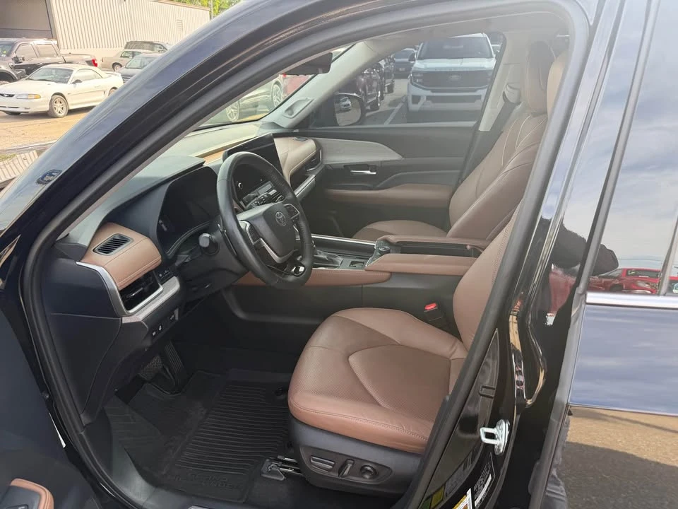 2024 Toyota Highlander - Image 6 of 10