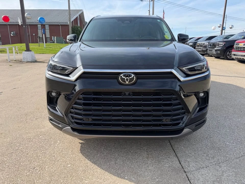 2024 Toyota Highlander - Image 2 of 10