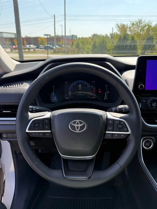2024 Toyota Highlander - Image 13 of 16