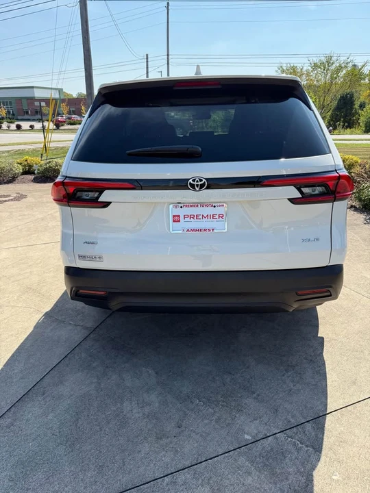2024 Toyota Highlander - Image 2 of 16