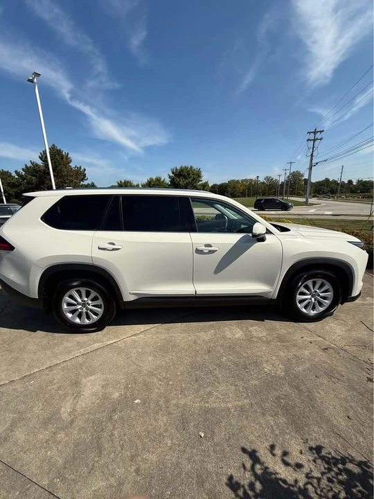 2024 Toyota Highlander - Image 4 of 16