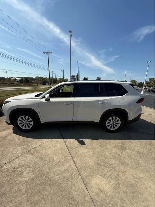2024 Toyota Highlander - Image 3 of 16