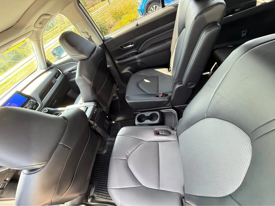 2024 Toyota Highlander - Image 8 of 16