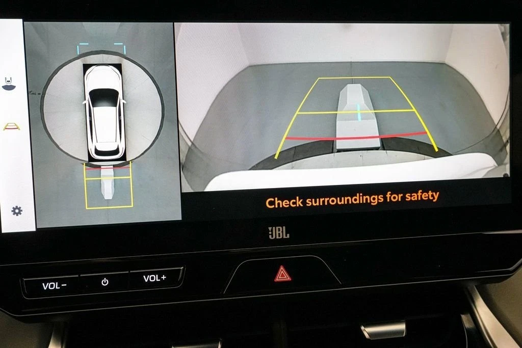 2024 Toyota Venza - Image 17 of 21