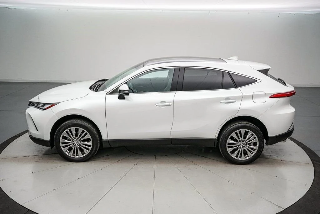 2024 Toyota Venza - Image 8 of 21