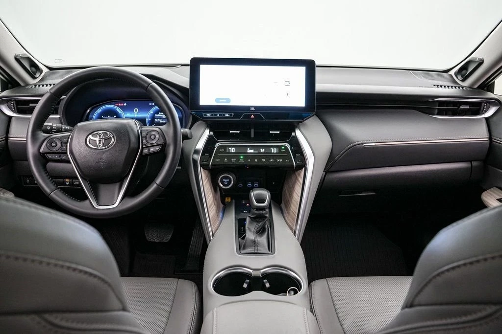 2024 Toyota Venza - Image 15 of 21