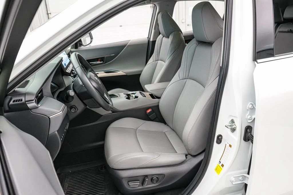 2024 Toyota Venza - Image 12 of 21