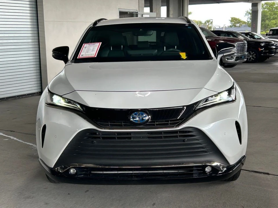2024 Toyota Venza - Image 2 of 12