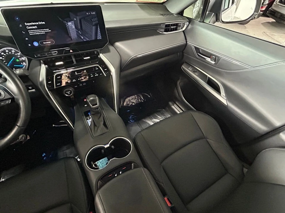 2024 Toyota Venza - Image 11 of 12