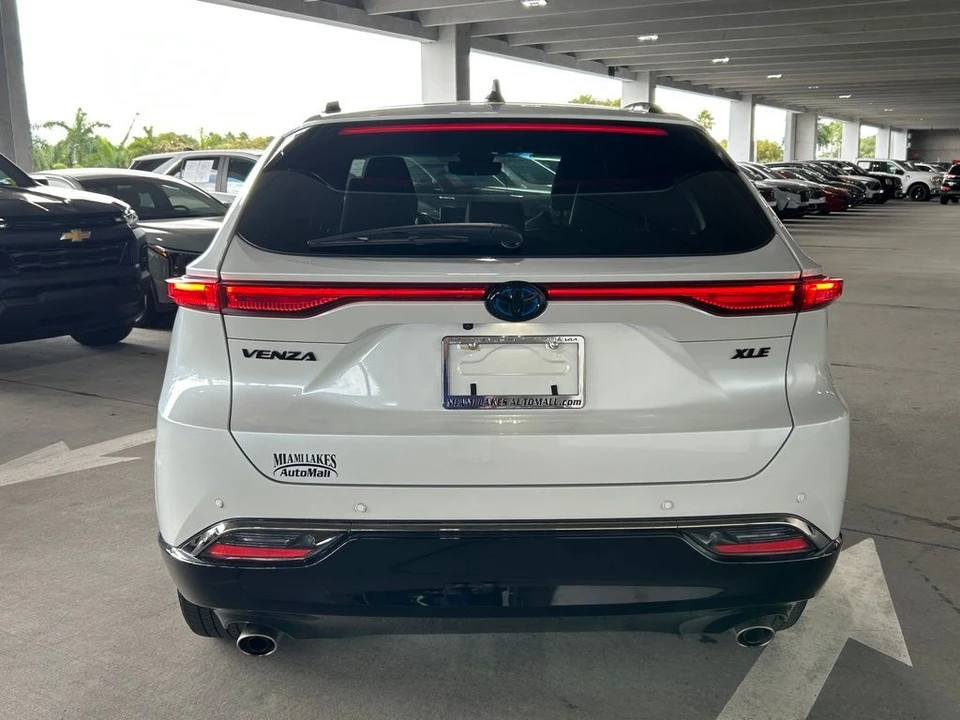 2024 Toyota Venza - Image 6 of 12