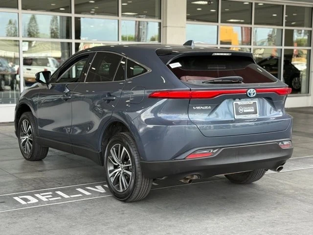 2024 Toyota Venza - Image 10 of 12