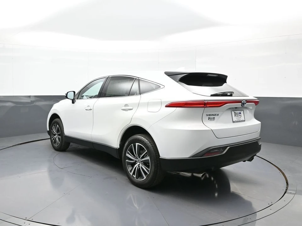 2024 Toyota Venza - Image 8 of 12