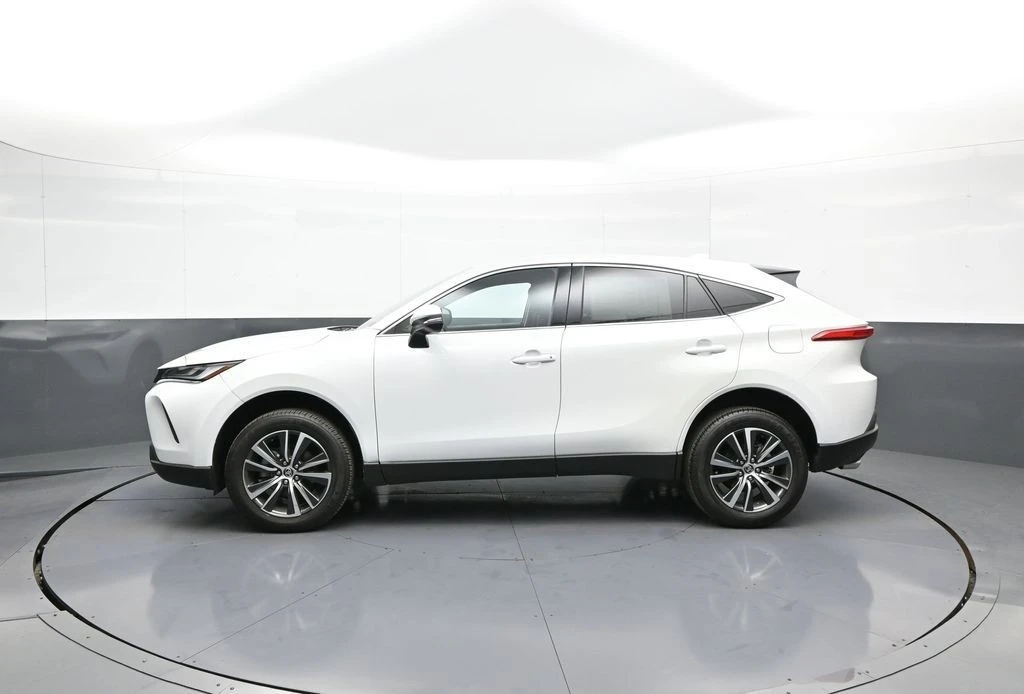 2024 Toyota Venza - Image 9 of 12