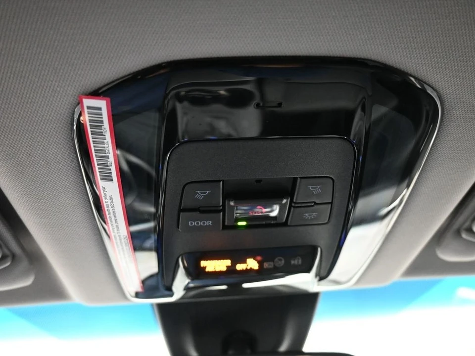 2024 Toyota Venza - Image 17 of 21