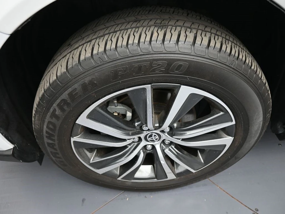 2024 Toyota Venza - Image 14 of 21