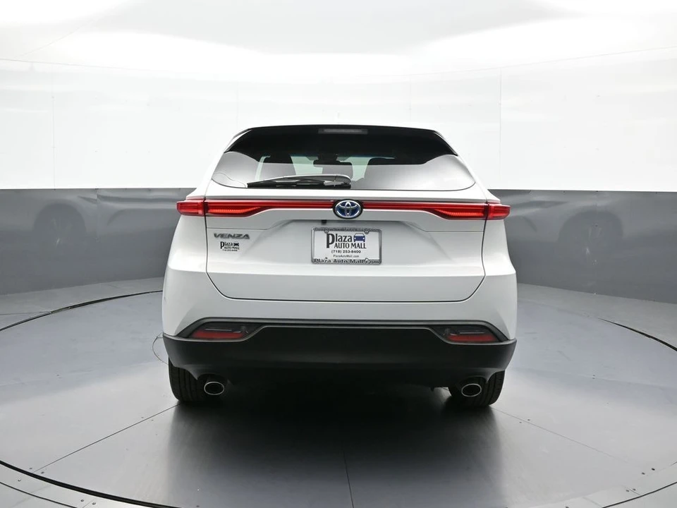 2024 Toyota Venza - Image 7 of 12