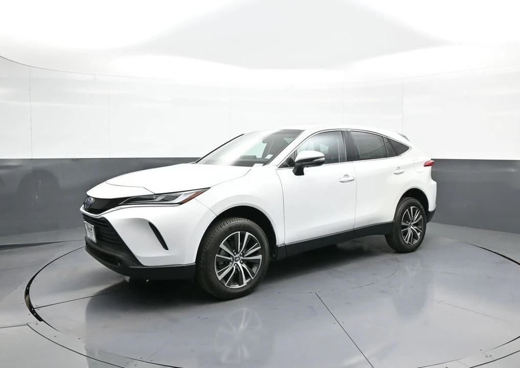 2024 Toyota Venza - Image 10 of 12