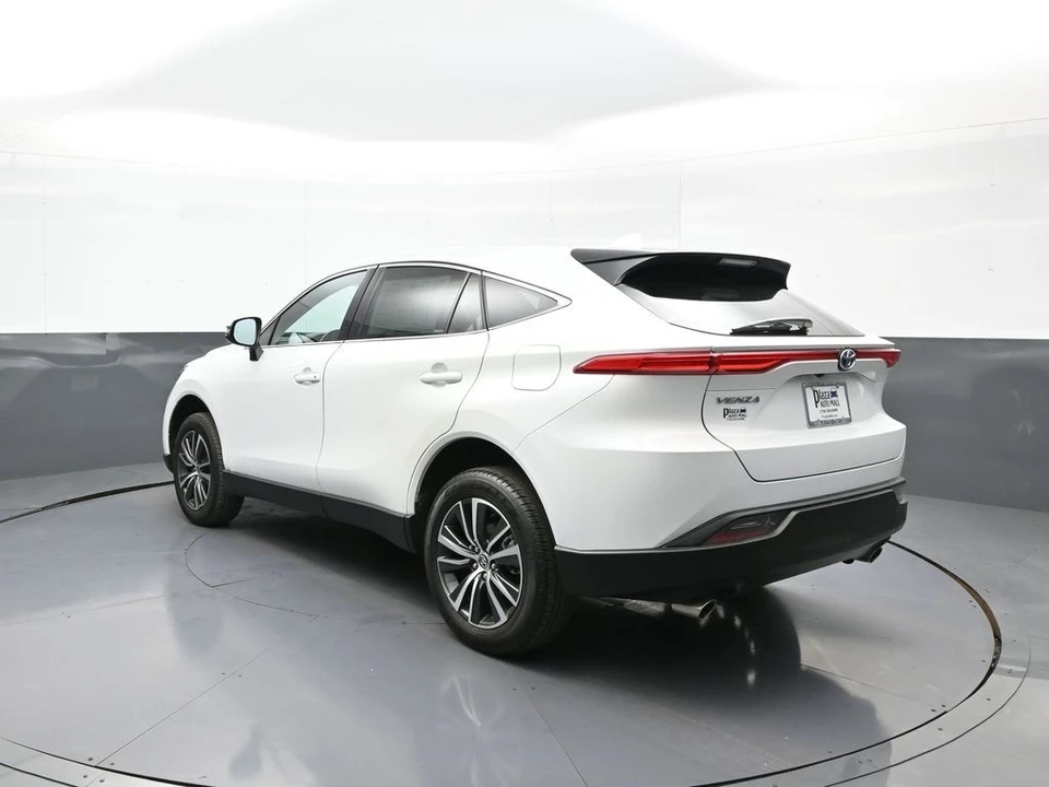 2024 Toyota Venza - Image 8 of 21