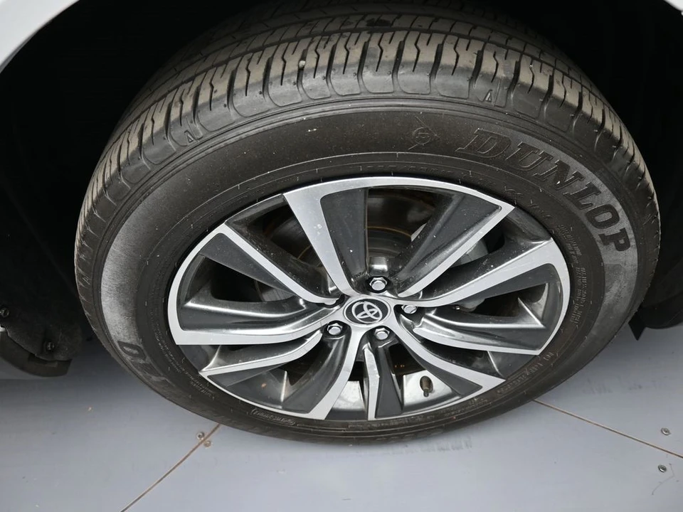 2024 Toyota Venza - Image 13 of 21