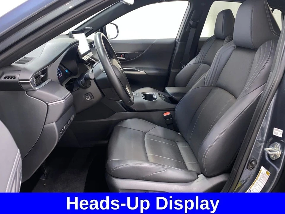 2024 Toyota Venza - Image 7 of 12