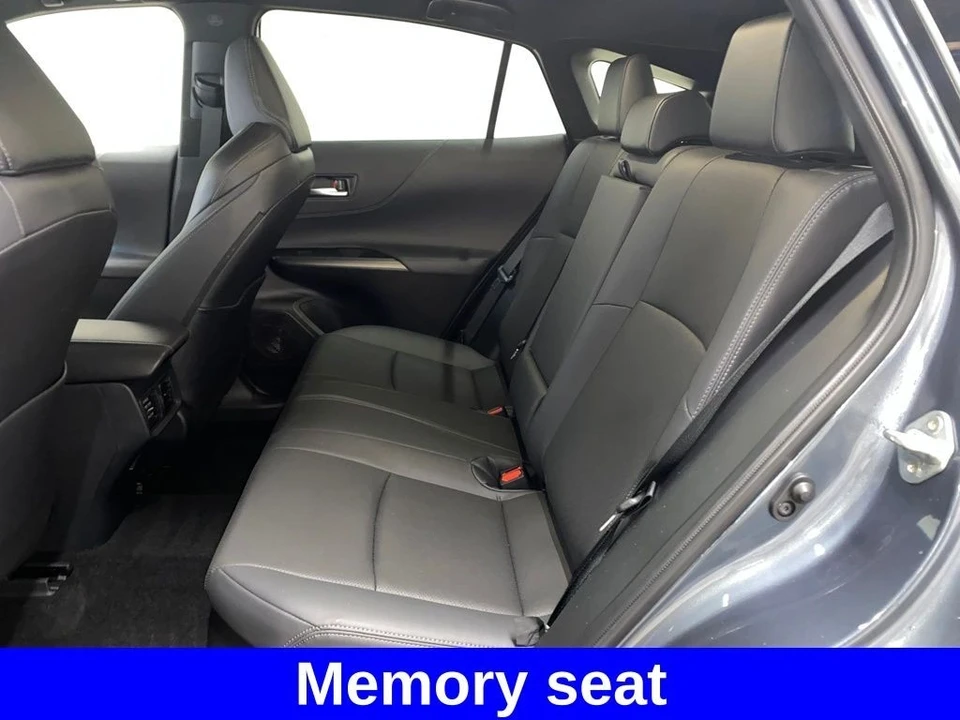 2024 Toyota Venza - Image 8 of 12