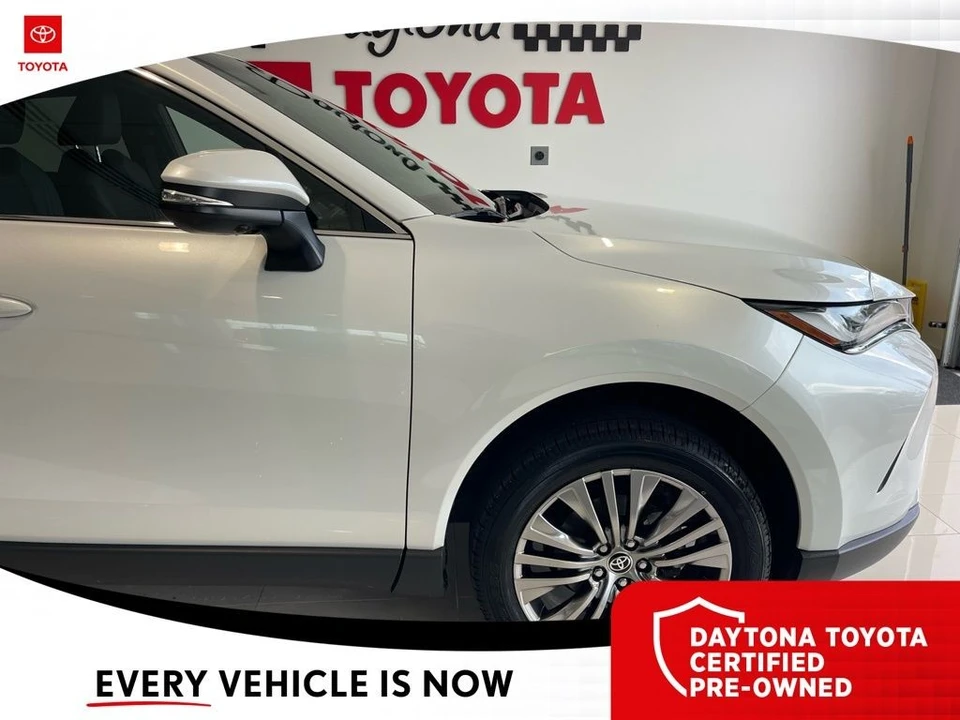 2024 Toyota Venza - Image 9 of 12