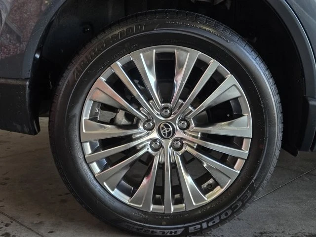 2024 Toyota Venza - Image 5 of 12