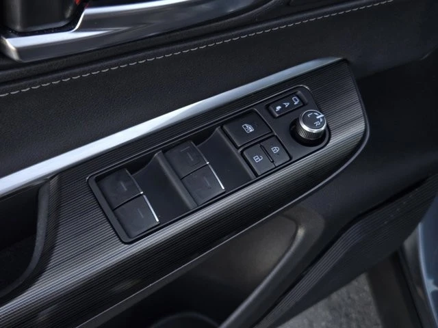 2024 Toyota Venza - Image 10 of 12
