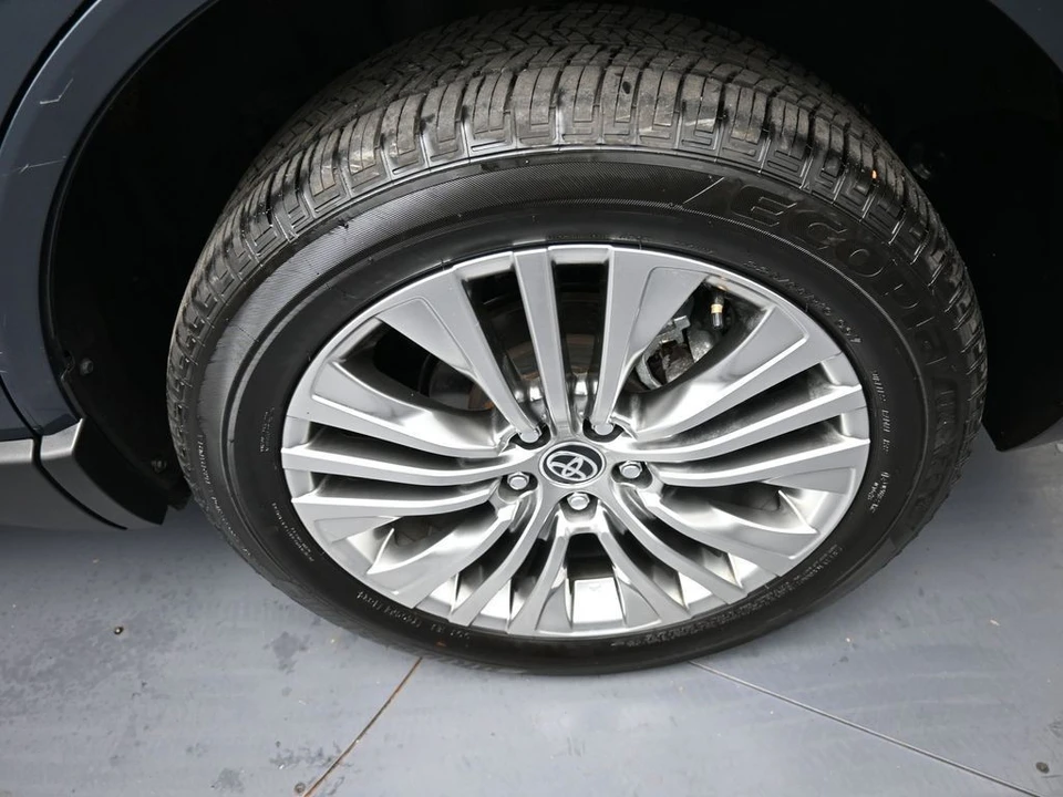 2024 Toyota Venza - Image 15 of 21