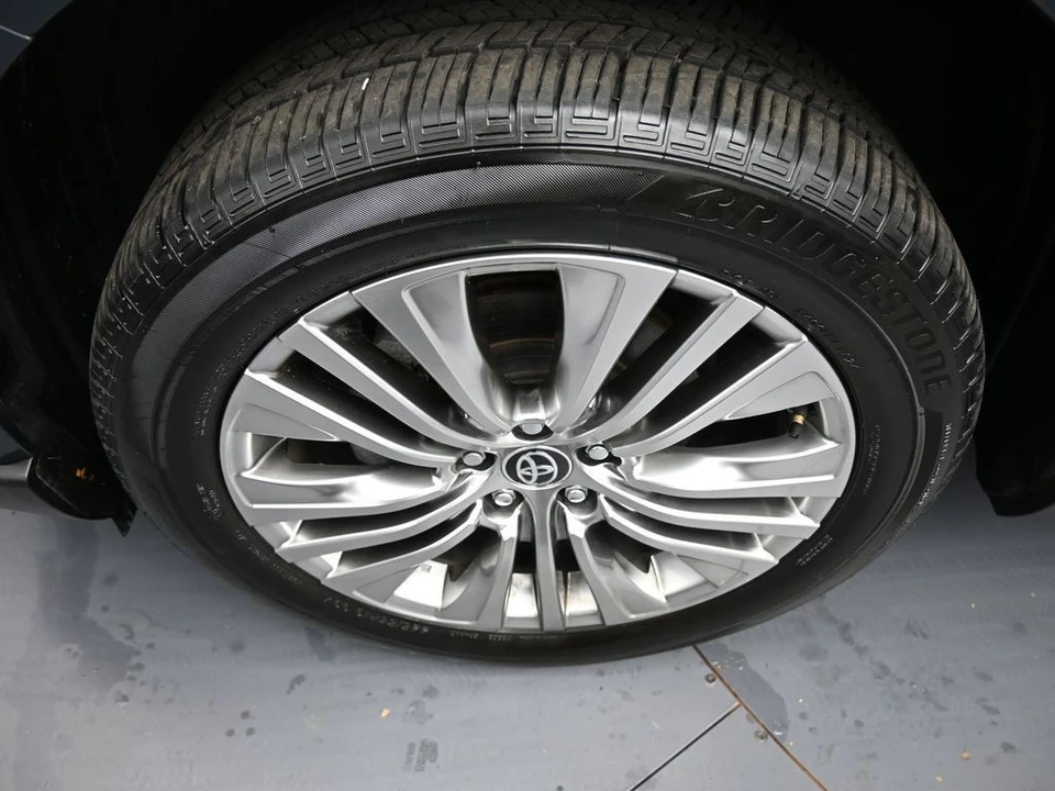 2024 Toyota Venza - Image 14 of 21